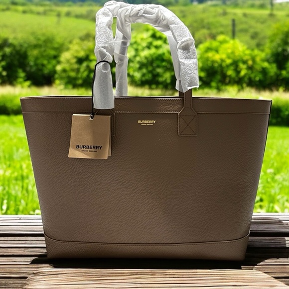 NWT! Burberry Tote Bag - Picture 10 of 16